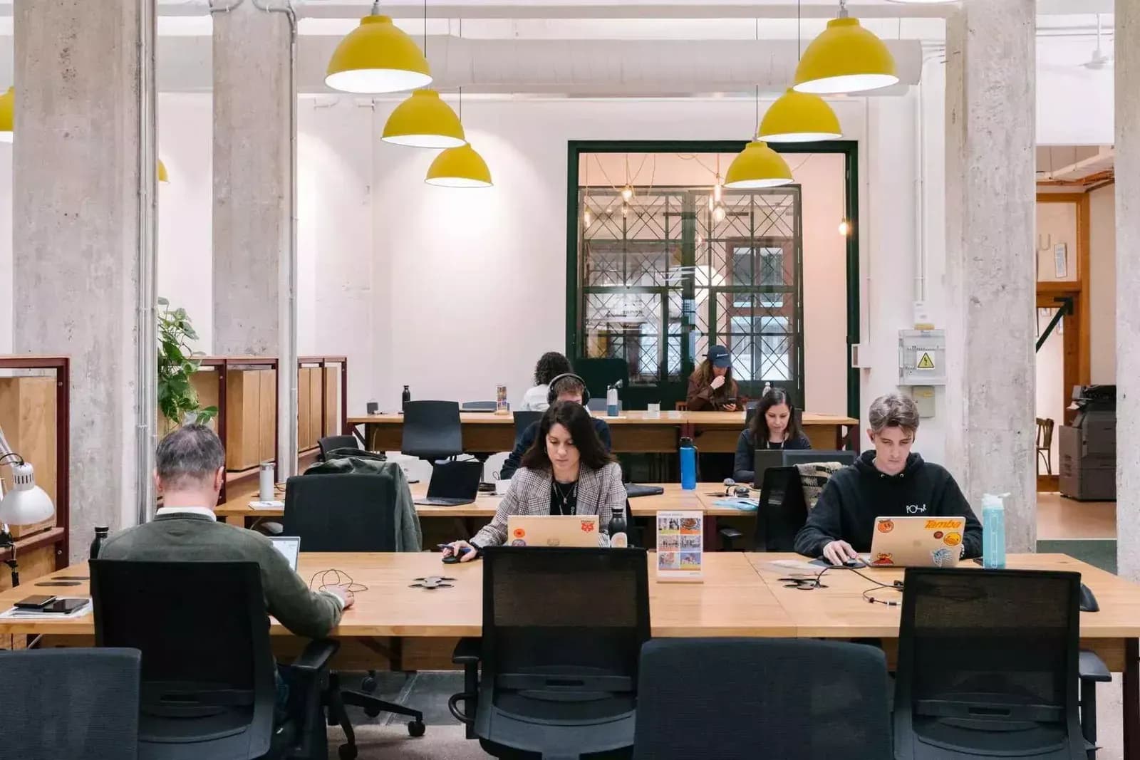 ¿Dónde trabajar sin interrupciones? Espacios con Planta Eléctrica y Buen Internet